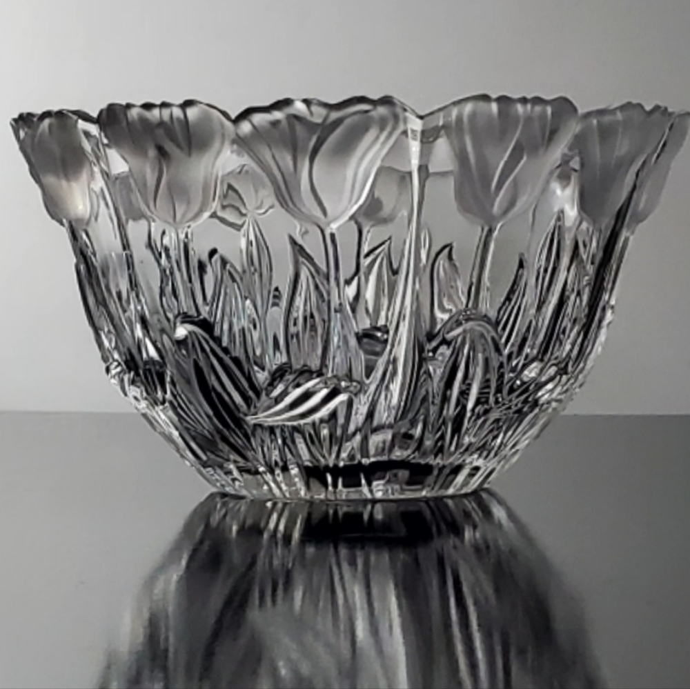 9 3/8" 24% Lead Crystal Tulip Clear Frosted Raised Bowl by Block Made in Poland - Picture 6 of 13